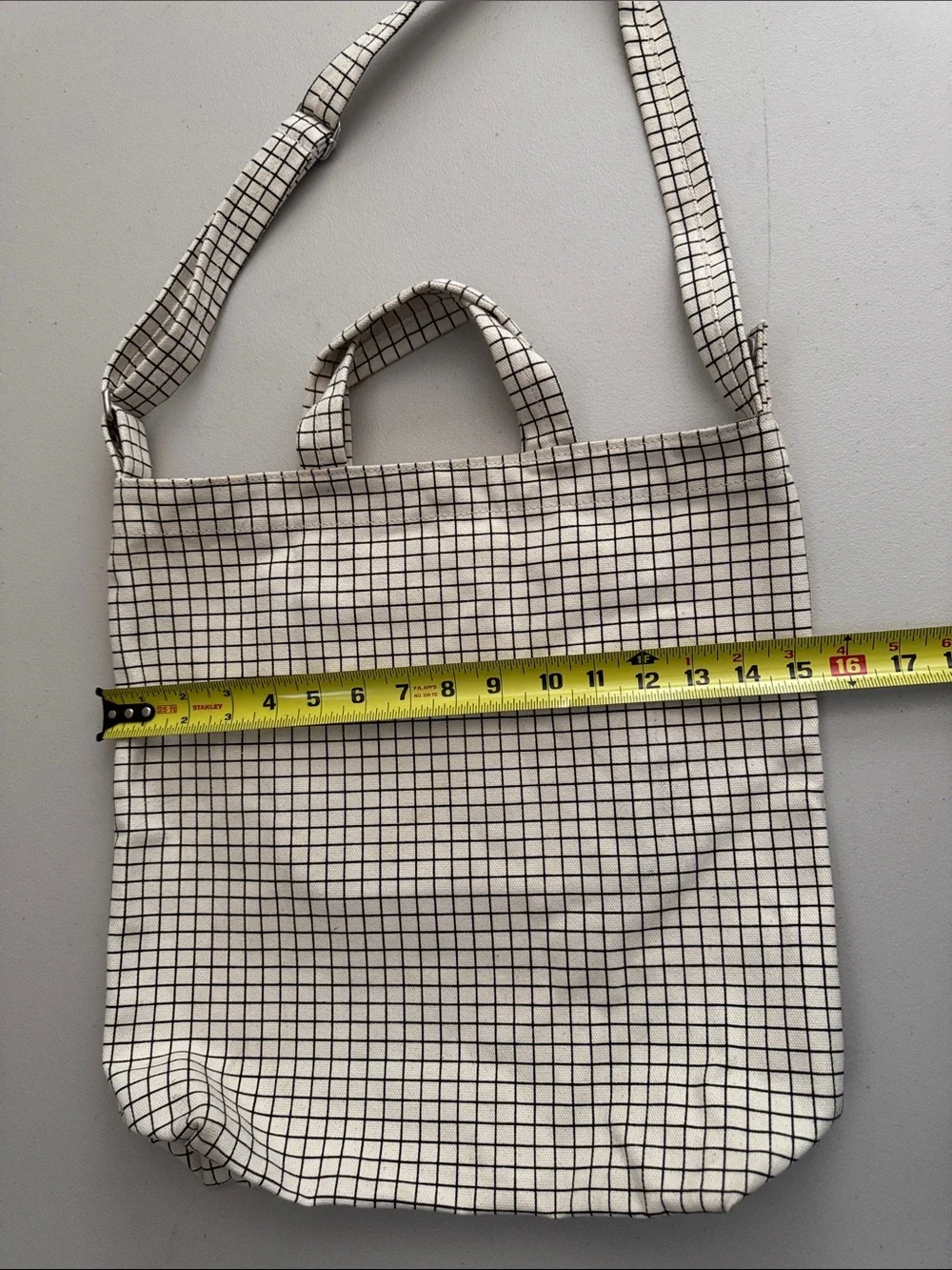 BAGGU Cream and Black Grid Messenger Tote